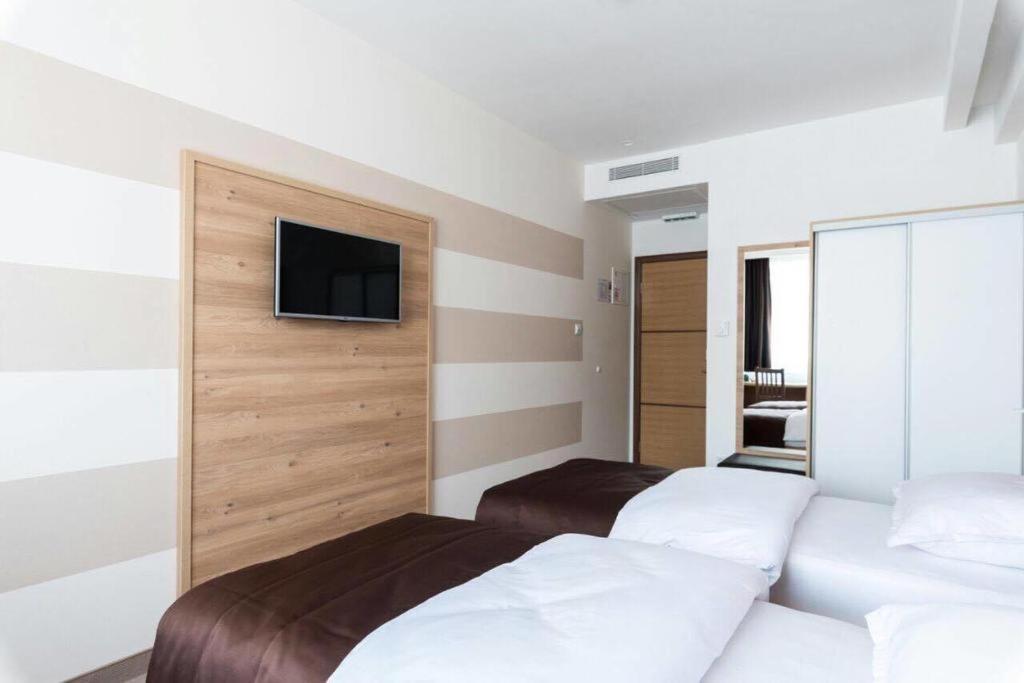Hotel Novitas ליבנו מראה חיצוני תמונה