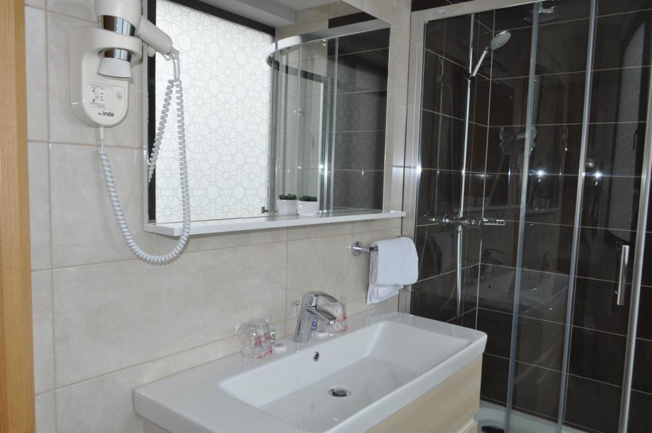 Hotel Novitas ליבנו מראה חיצוני תמונה