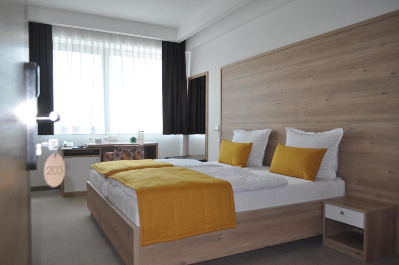 Hotel Novitas ליבנו מראה חיצוני תמונה