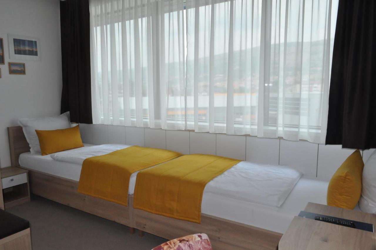 Hotel Novitas ליבנו מראה חיצוני תמונה