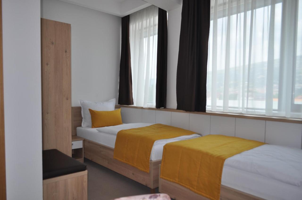 Hotel Novitas ליבנו מראה חיצוני תמונה
