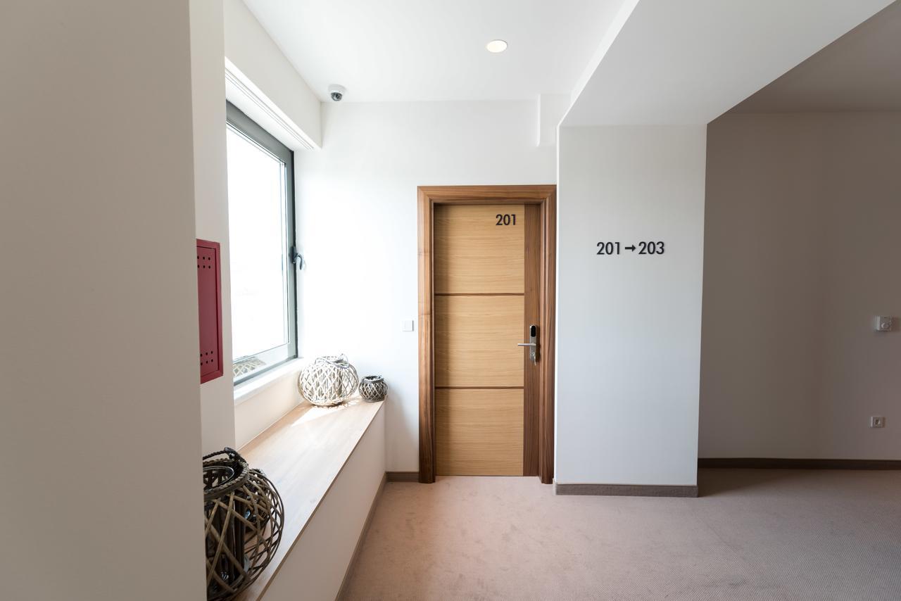 Hotel Novitas ליבנו מראה חיצוני תמונה