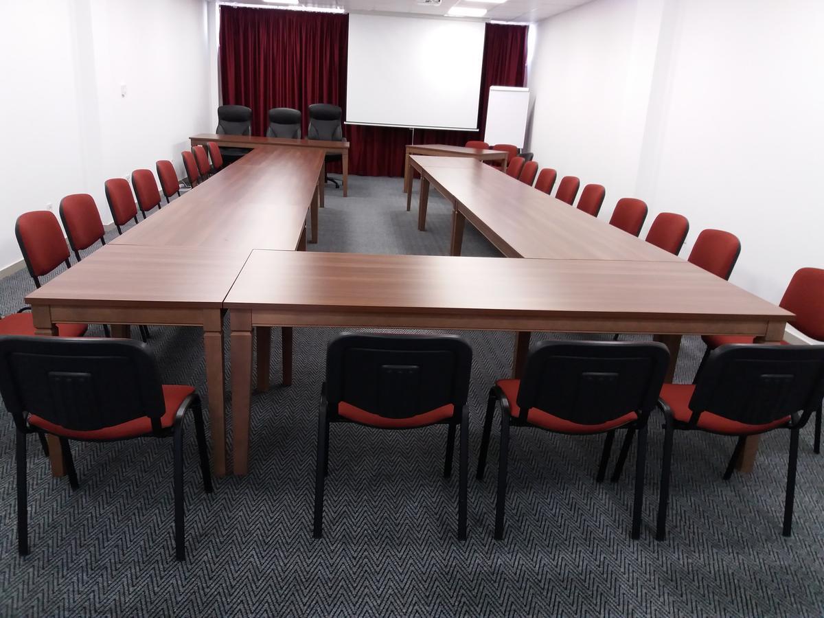Hotel Novitas ליבנו מראה חיצוני תמונה