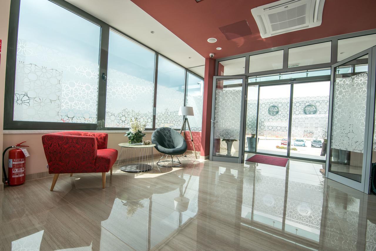 Hotel Novitas ליבנו מראה חיצוני תמונה