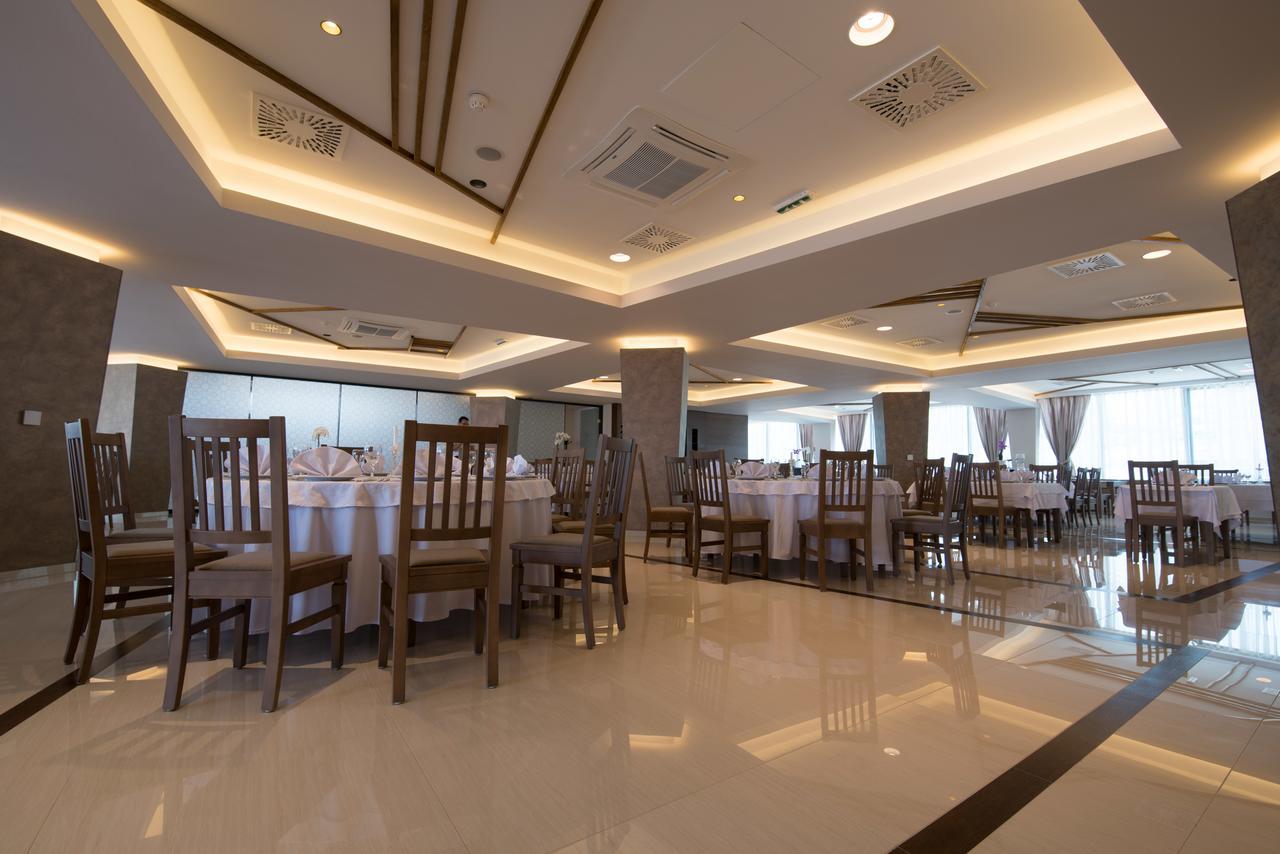 Hotel Novitas ליבנו מראה חיצוני תמונה