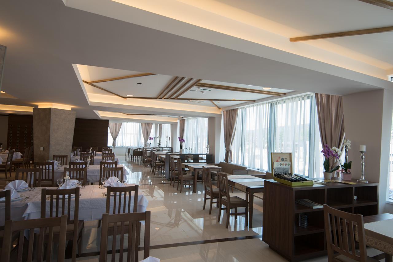 Hotel Novitas ליבנו מראה חיצוני תמונה
