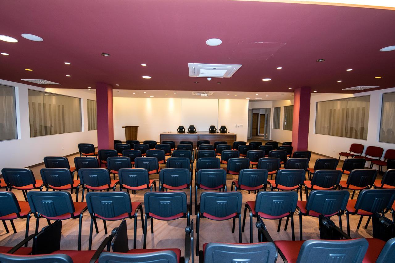 Hotel Novitas ליבנו מראה חיצוני תמונה