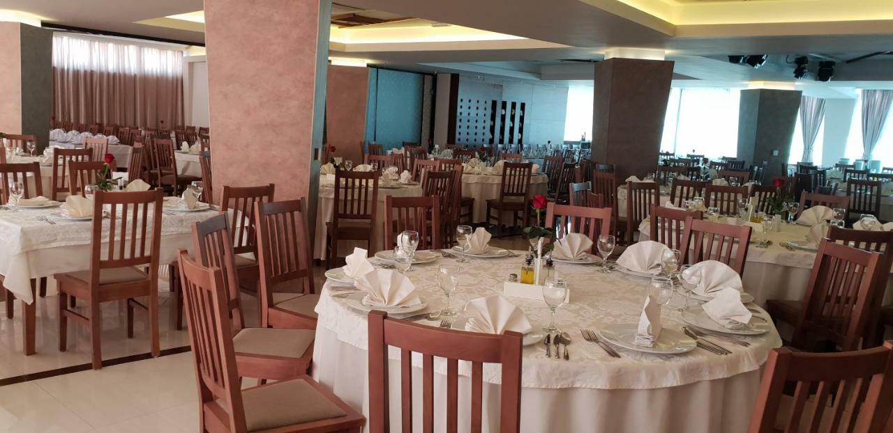 Hotel Novitas ליבנו מראה חיצוני תמונה